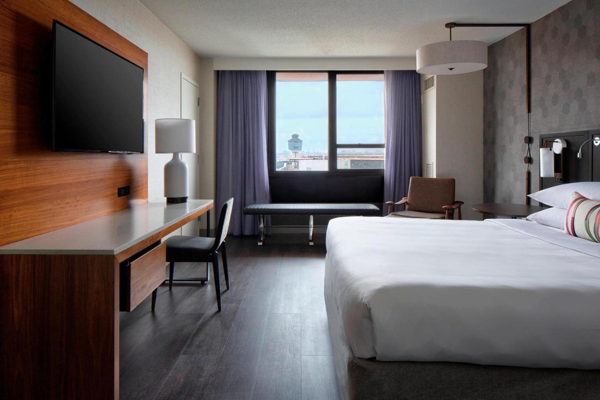 Guest Room King Bed Airport View,1705731667:JPEG
