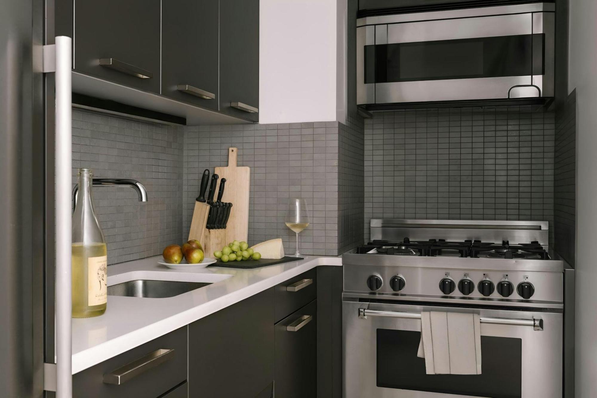 One-Bedroom Apartment Queen Sofa Bed,1666724686:JPEG