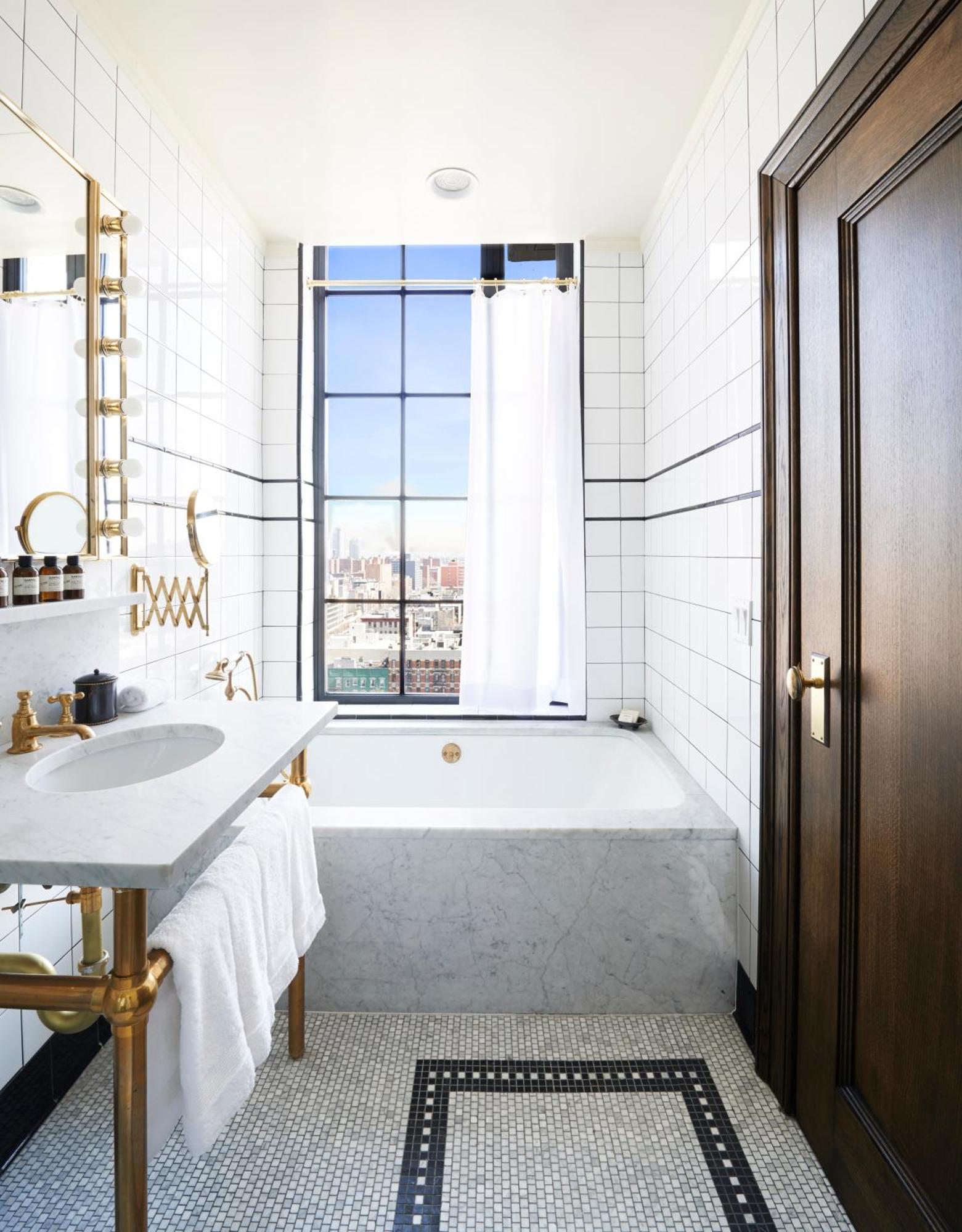 Loft con bañera y cama grande